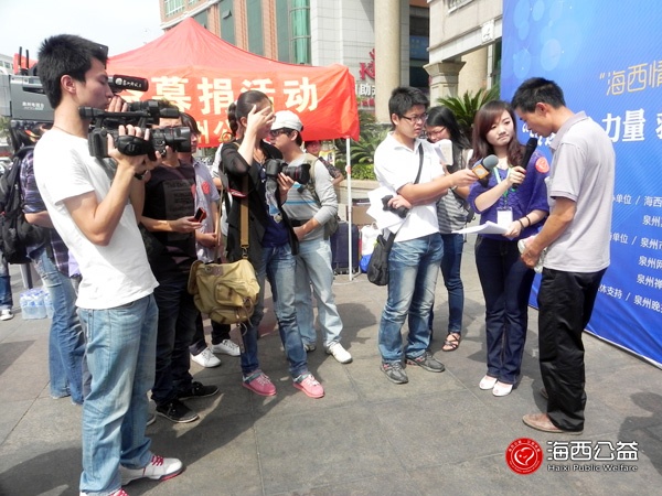 多家媒体采访受助患者家属